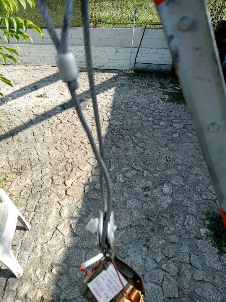 Vendo garibaldy ou guindaste para levantar motores ou outros pesos.