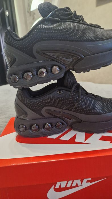 Кросівки Nike Air. Max DN
Na
Nike Air Max DN “All Night” - це стильні