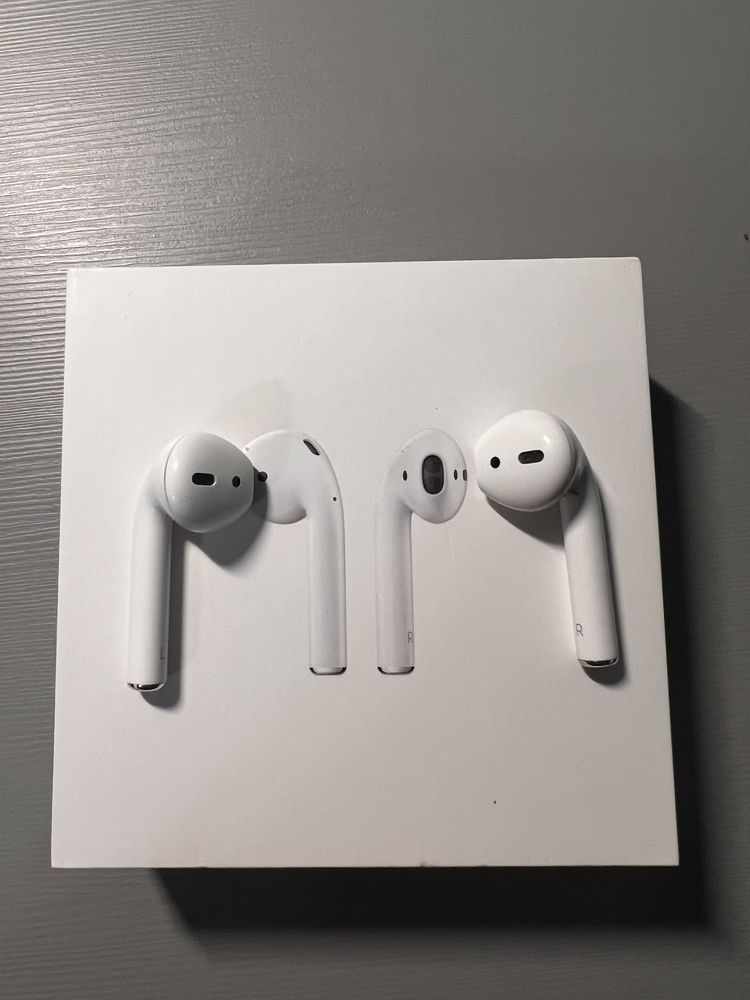 APPLE AirPods 2. generacji z etui ładującym