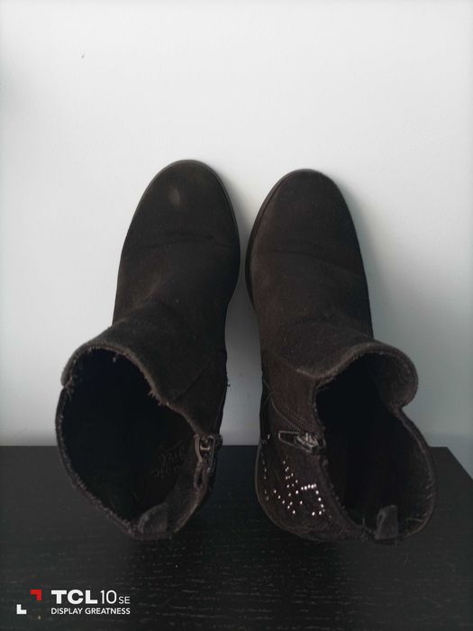 Botins pretos tipo camurça