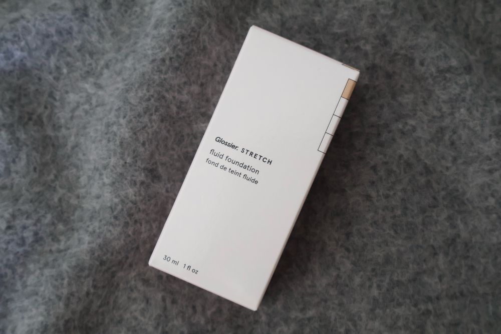 Base Glossier Stretch Foundation Claro-Neutro (NOVO)