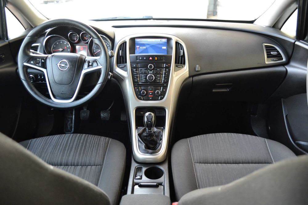 Opel Astra J 1.6 115KM**Navi**Klimatyzacja**Czujniki parkowania