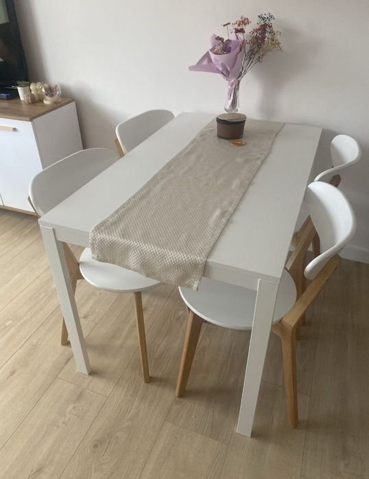 Stół i krzesła białe Nowe