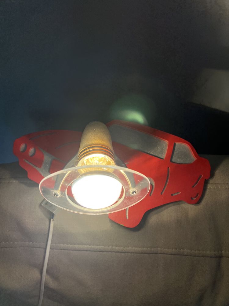 Lampa czerwony samochodzik