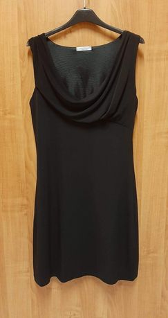 Czarna sukienka Unisono