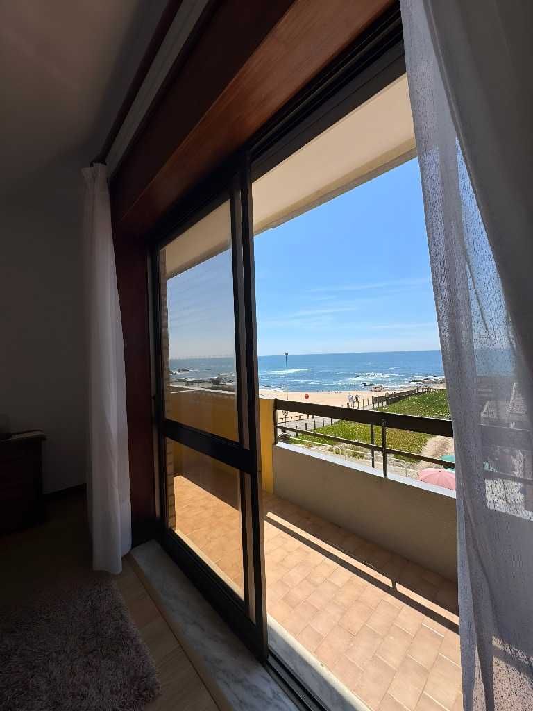 Arrendamento Apartamento Frente à Praia