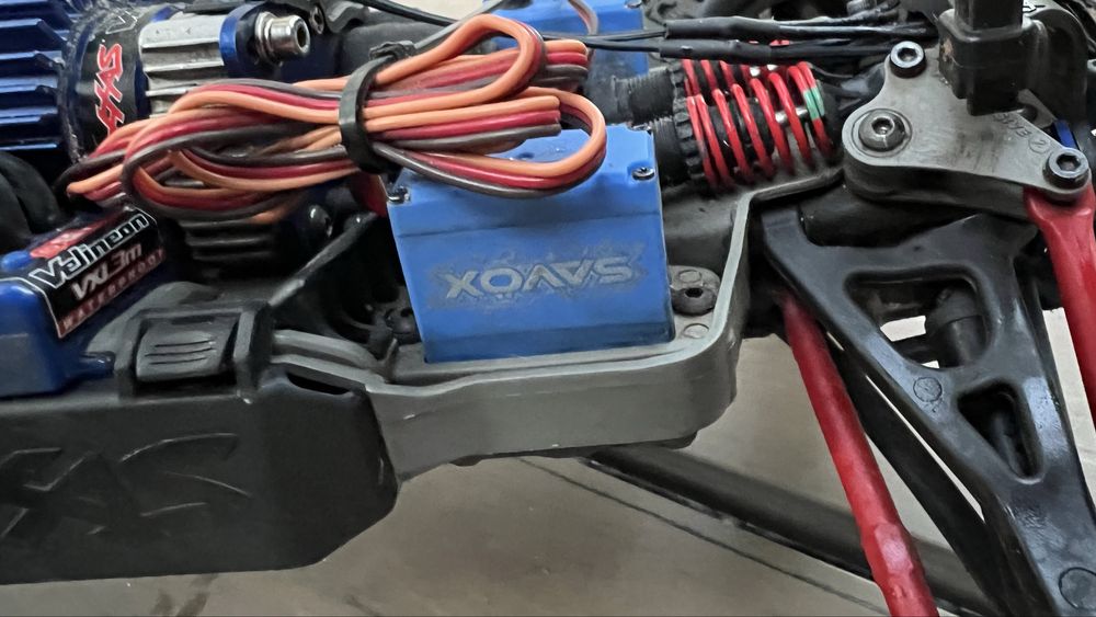 Traxxas E Revo VXL 4x4 Savox Lipo Wheele LED