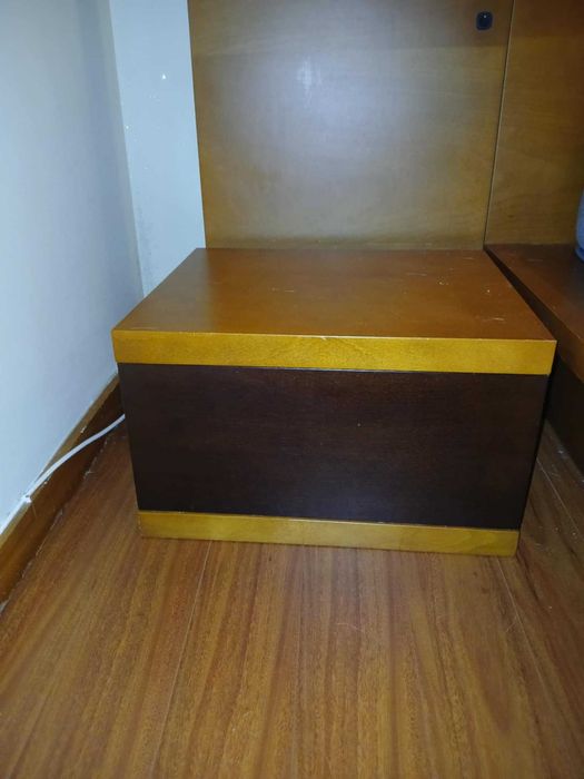 Quarto Completo - King Size LEDs, Mesinhas de Cabeceira e Camiseiro