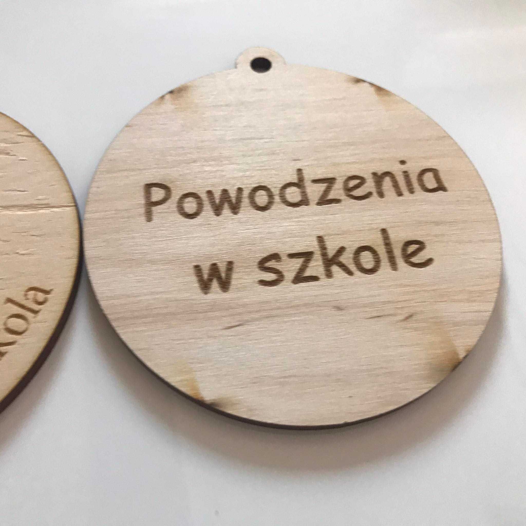 Medal Absolwent Przedszkola imię zawieszka Powodzenia w szkole 7x6,5cm