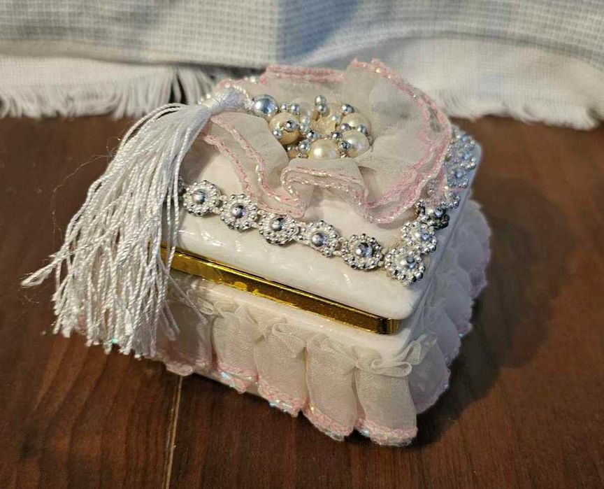 Szkatułka z frędzlem