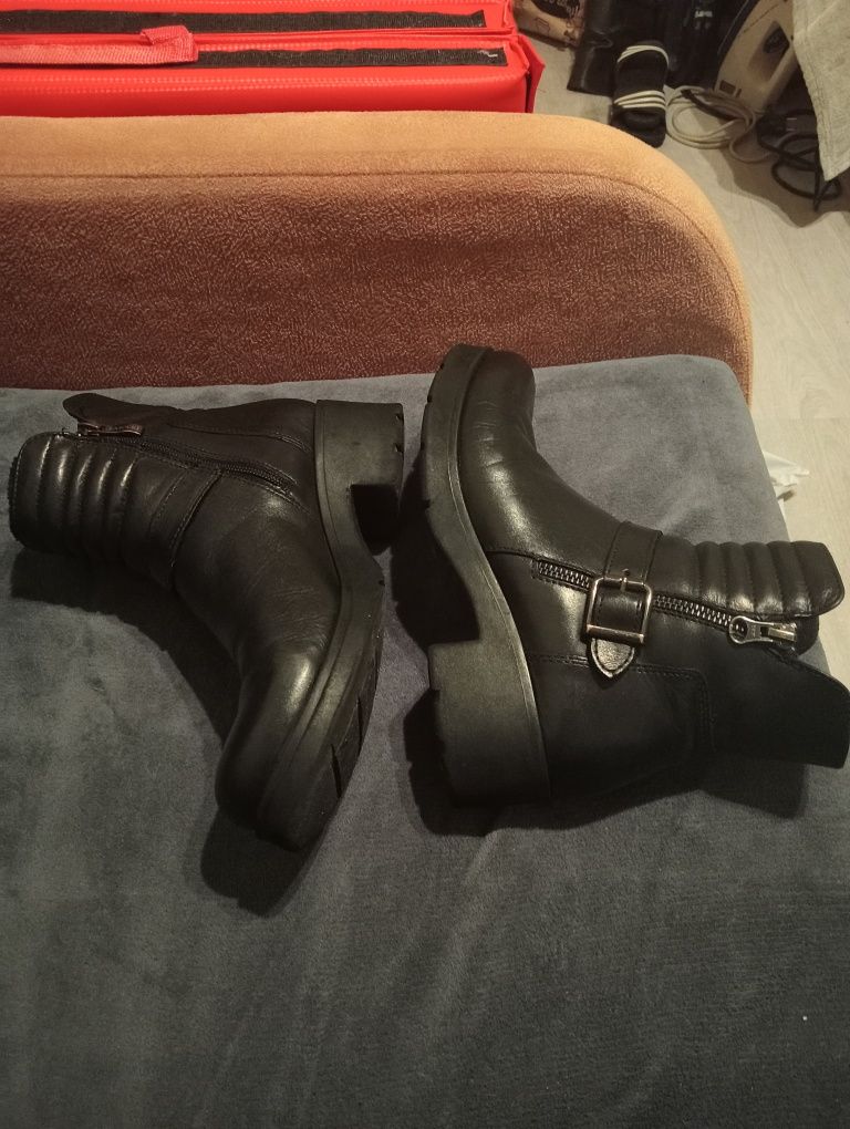 Damskie botki marki Lasocki