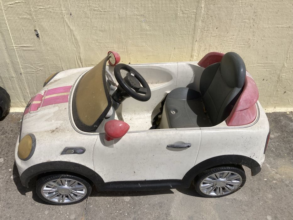 Bicicletas, carro e quadricicolo