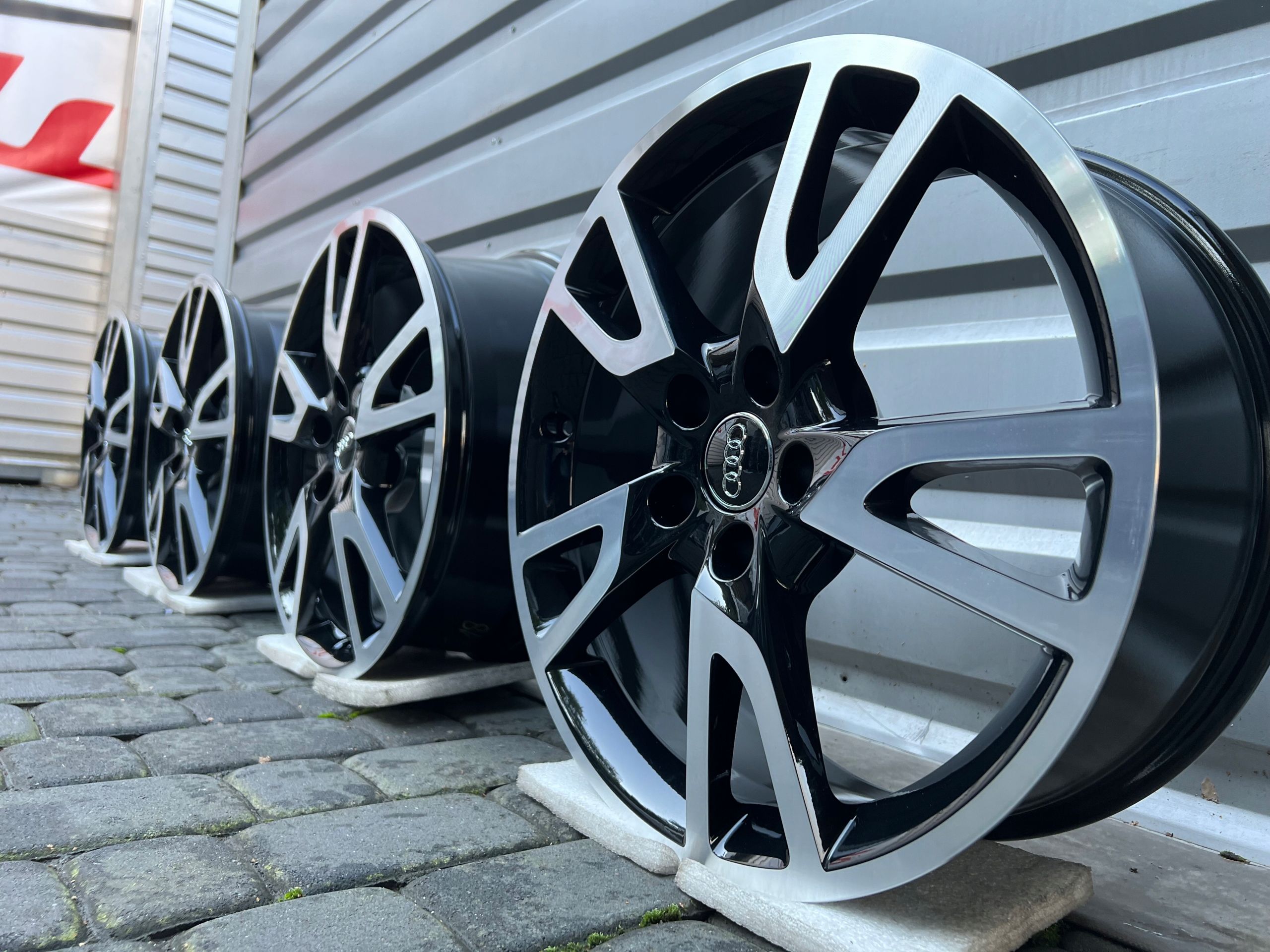 NOWE Oryginalne Felgi Audi 18 A3 A4 A6 A8 Q2 Q3 Q5