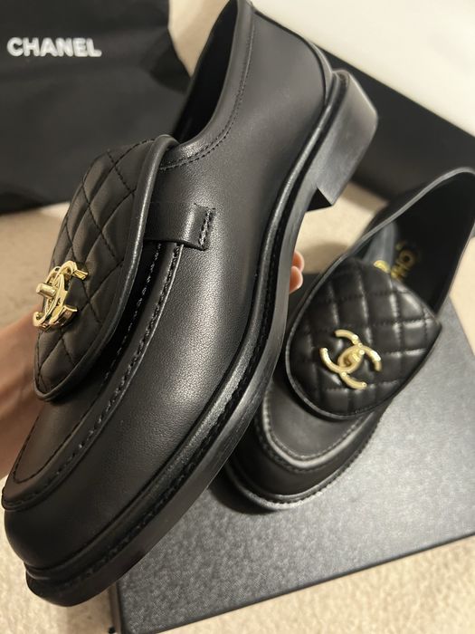 Lofers czarne skorzane  Chanel. 39 (24,5cm.)