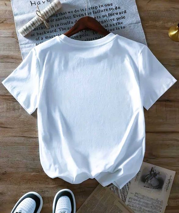 Biały t-shirt z jeansowym motylem uni