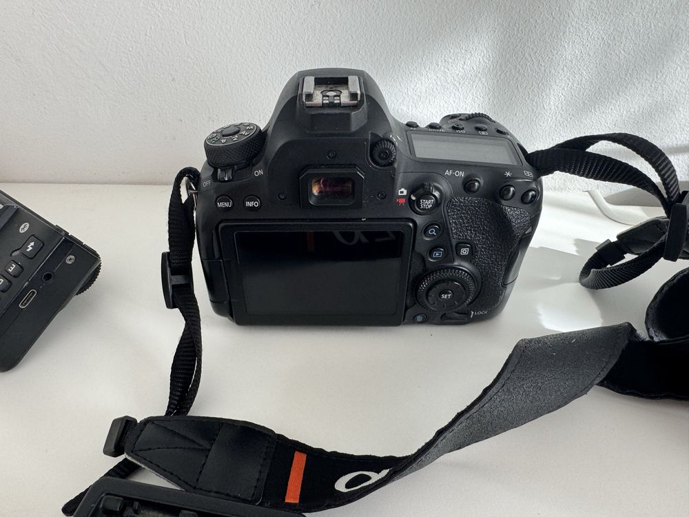 Canon EOS 6D Mark II + Canon EF Lens 50mm 1:1.8 STM