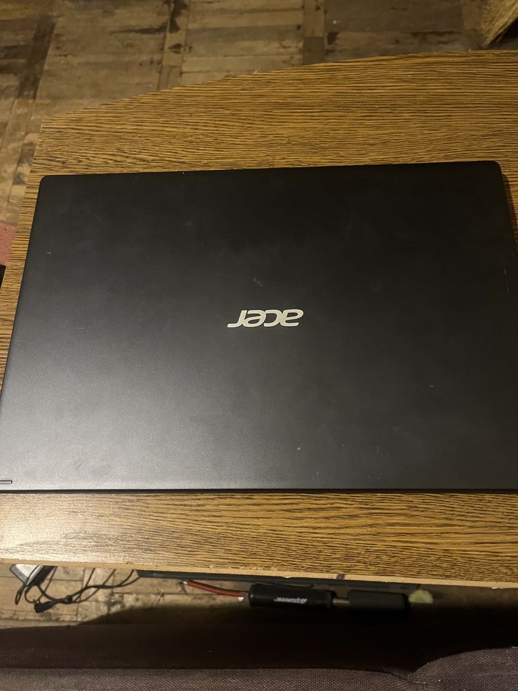 Acer R3 5300u Ram8, RX640 ssd 512