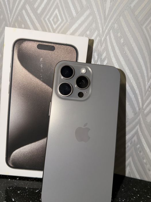 15 Pro Max.  Айфон як новий, повний комплект, все працює!