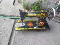 Maquina de costura Mercedes antiga