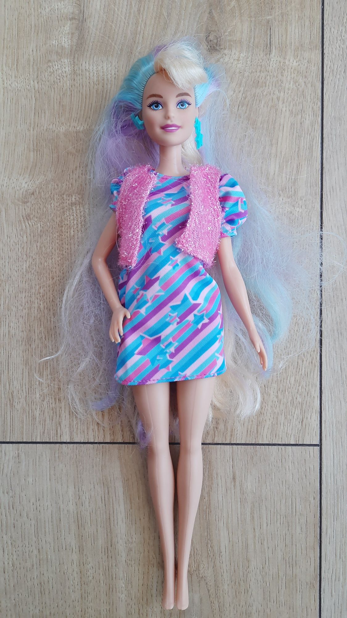 Śliczna Barbie z akcesoriami do włosów