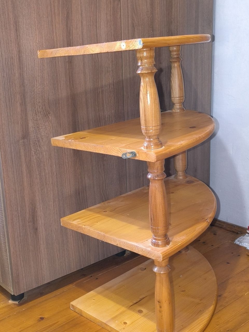 Полиця кутова настінна
