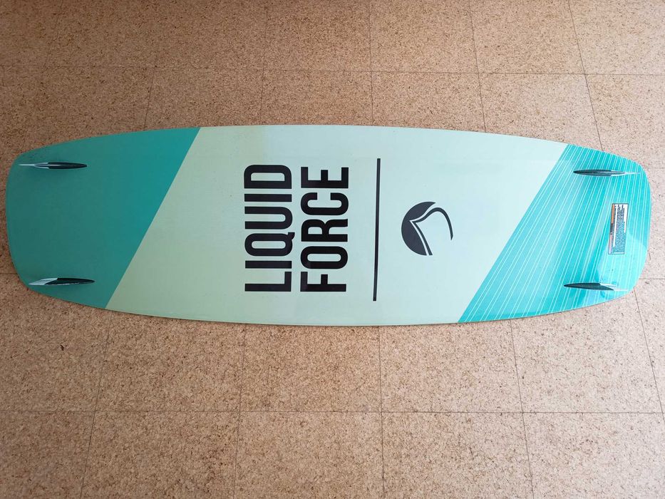 Prancha lightwind LiquidForce Edge 146cm