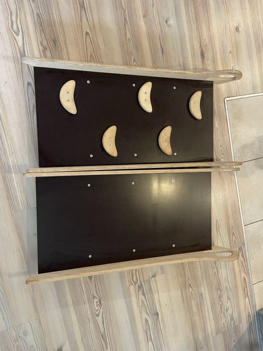 Drewniana bujaczka Montessori + 2 rampy (gładka i z chwytami)