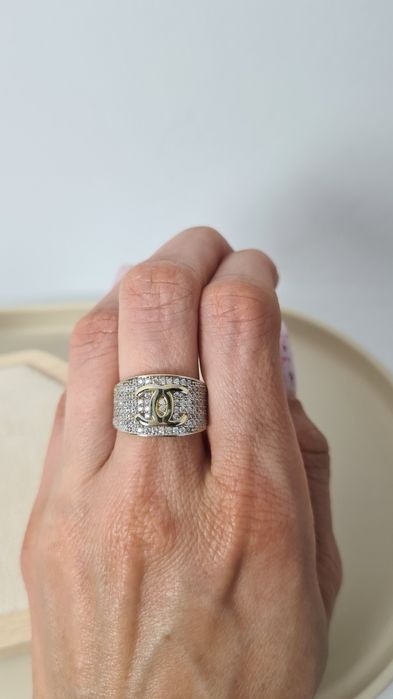 Nowy złoty pierścionek typu Chanel białe cyrkonie szeroki p. 585