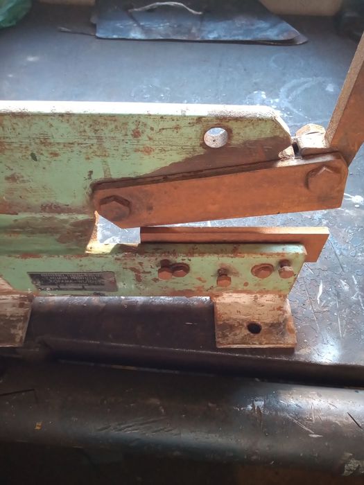 Gilotyna do cięcia blachy