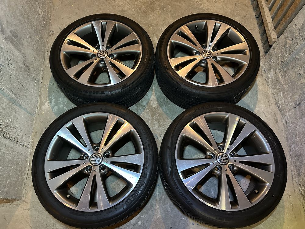 Felgi VW z oponami 5x112, 8J, R18, ET44, 57.1 CHICAGO