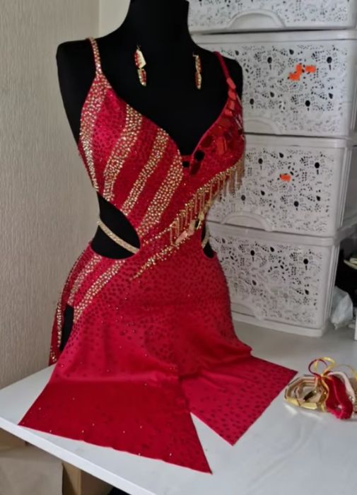 Платье латина красное