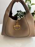 Piekna torba Gucci Softbit Medium Top Handle Bag
