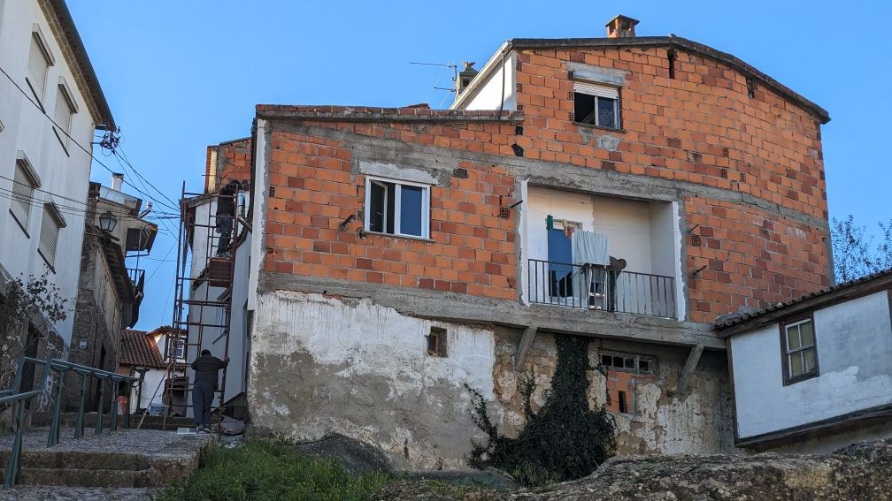 Vendo Moradia Nova no coração de santa Comba Dão