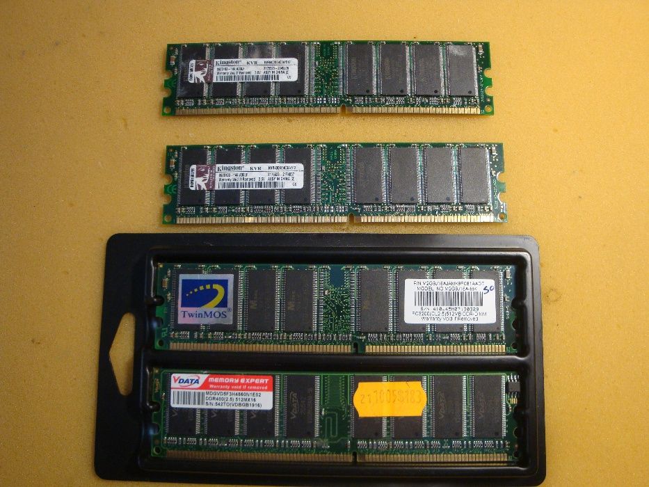 Memória RAM DDR40064738429855362122