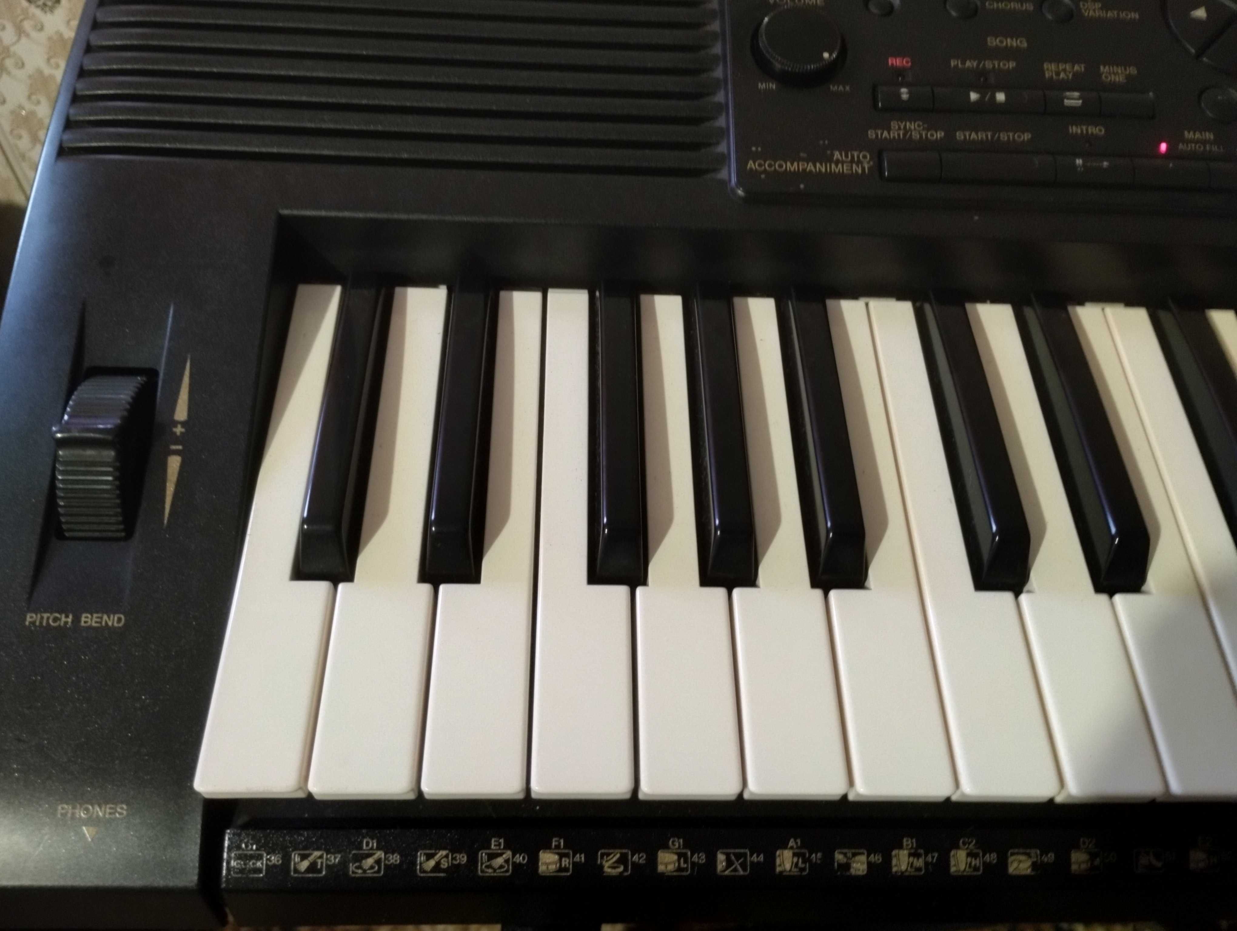 синтезатор YAMAHA PSR-520