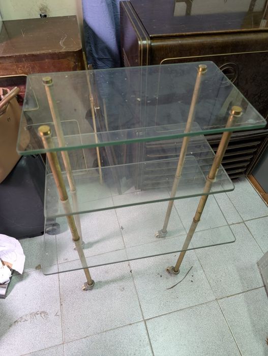 Mesa antiga de vidro