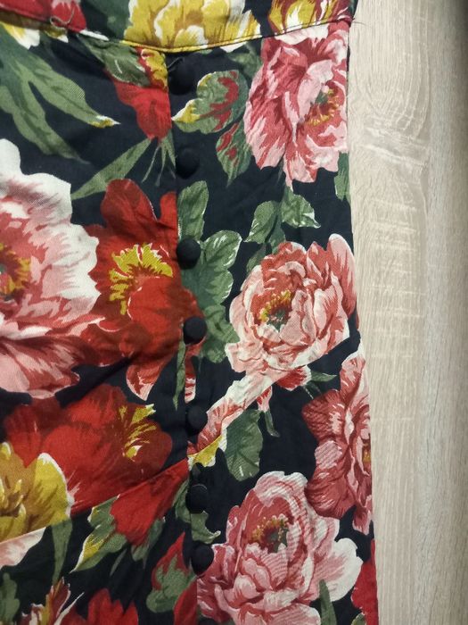 Spódnica w kolorowe kwiaty