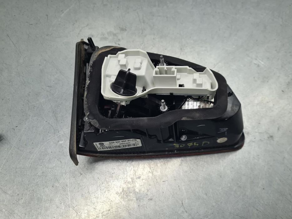 Farolim da mala direito VOLKSWAGEN Golf VII (5G1, BQ1, BE1, BE2)