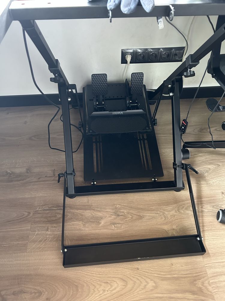 Stojak do kierownicy simracing APEX GT OMEGA WHEEL STAND