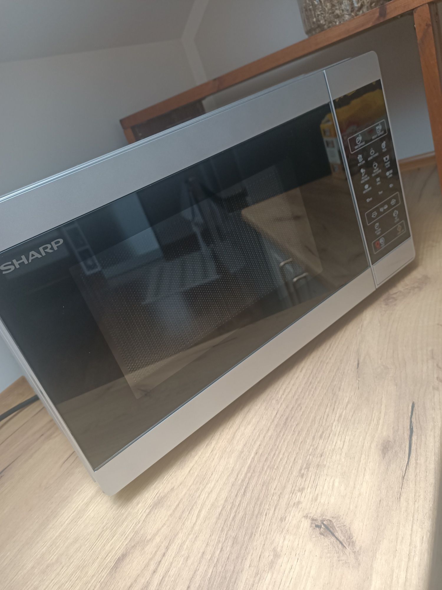 Mikrofalówka Sharp YC-MG02E-S