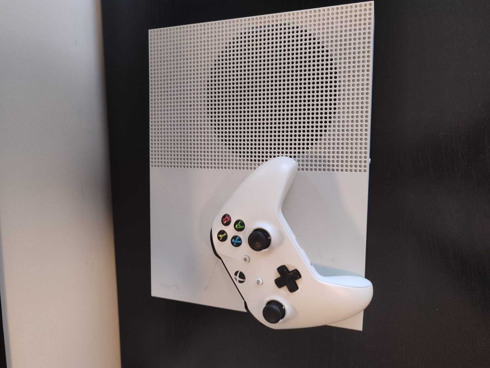 Xbox One S com comando