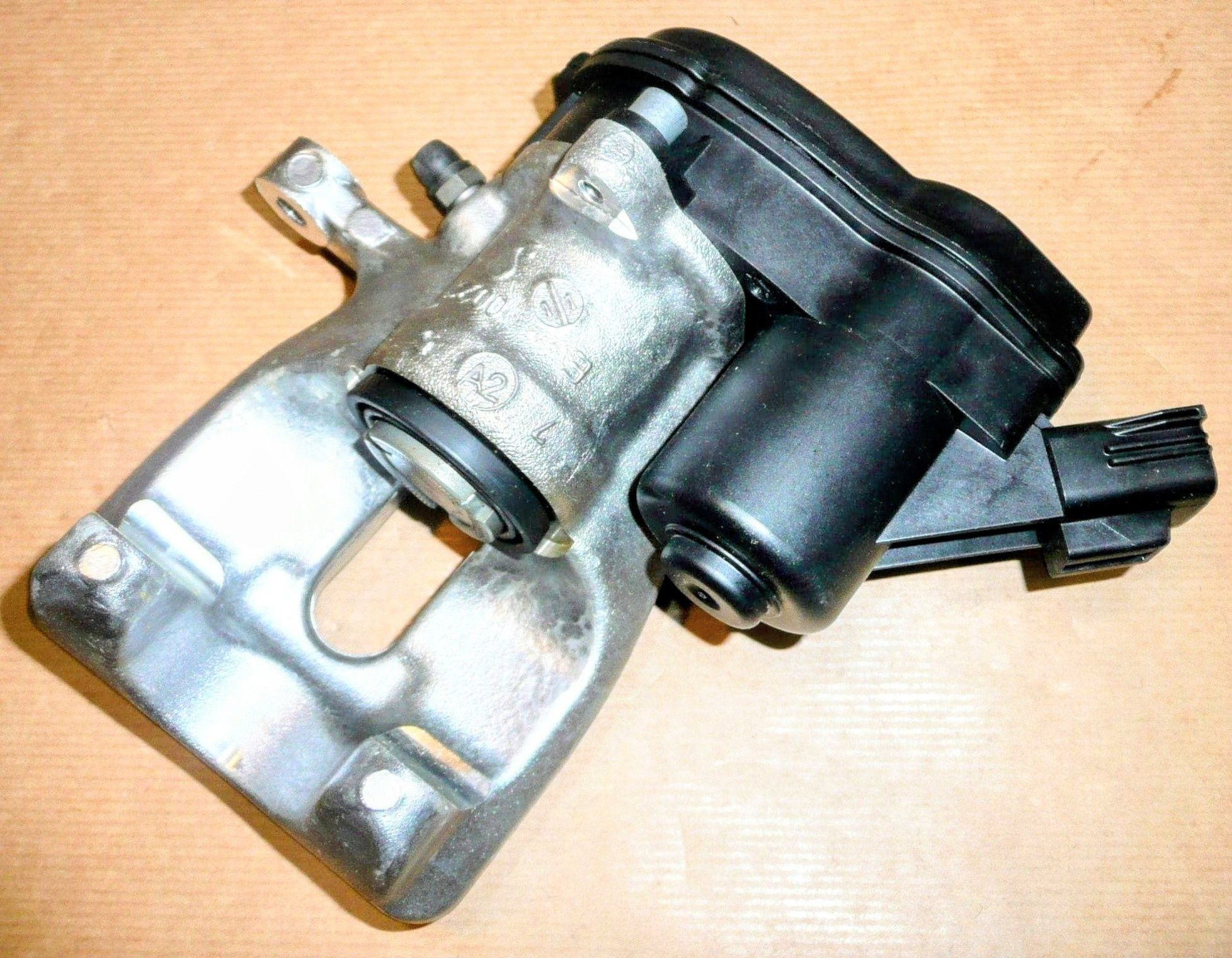 Zacisk Hamulcowy Mazda CX5,Audi A8.A6,A4.A5,PASSAT B5,B6,B7