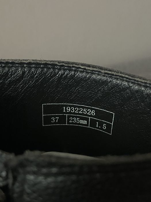 Чоботи жіночі, шкіряні, 37 розміру