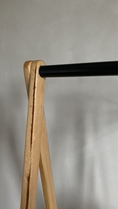 Вішалка деревʼяна