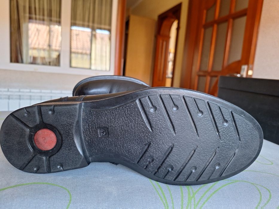 Продам чоловічі класичні ботінки