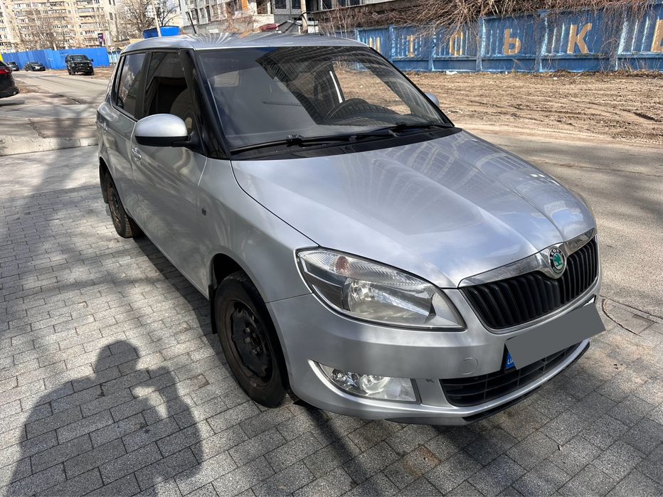 Оренда машини в таксі Skoda Fabia 1,4 Газ