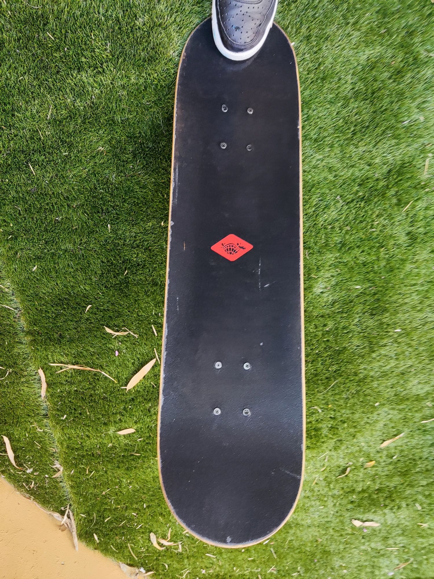 Skate street usado, trucks 52 mm (preço negociável)