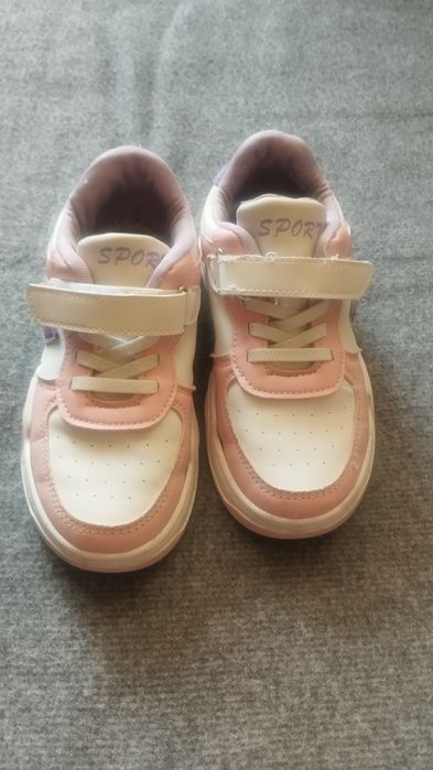 Продам кросівки для дівчинки