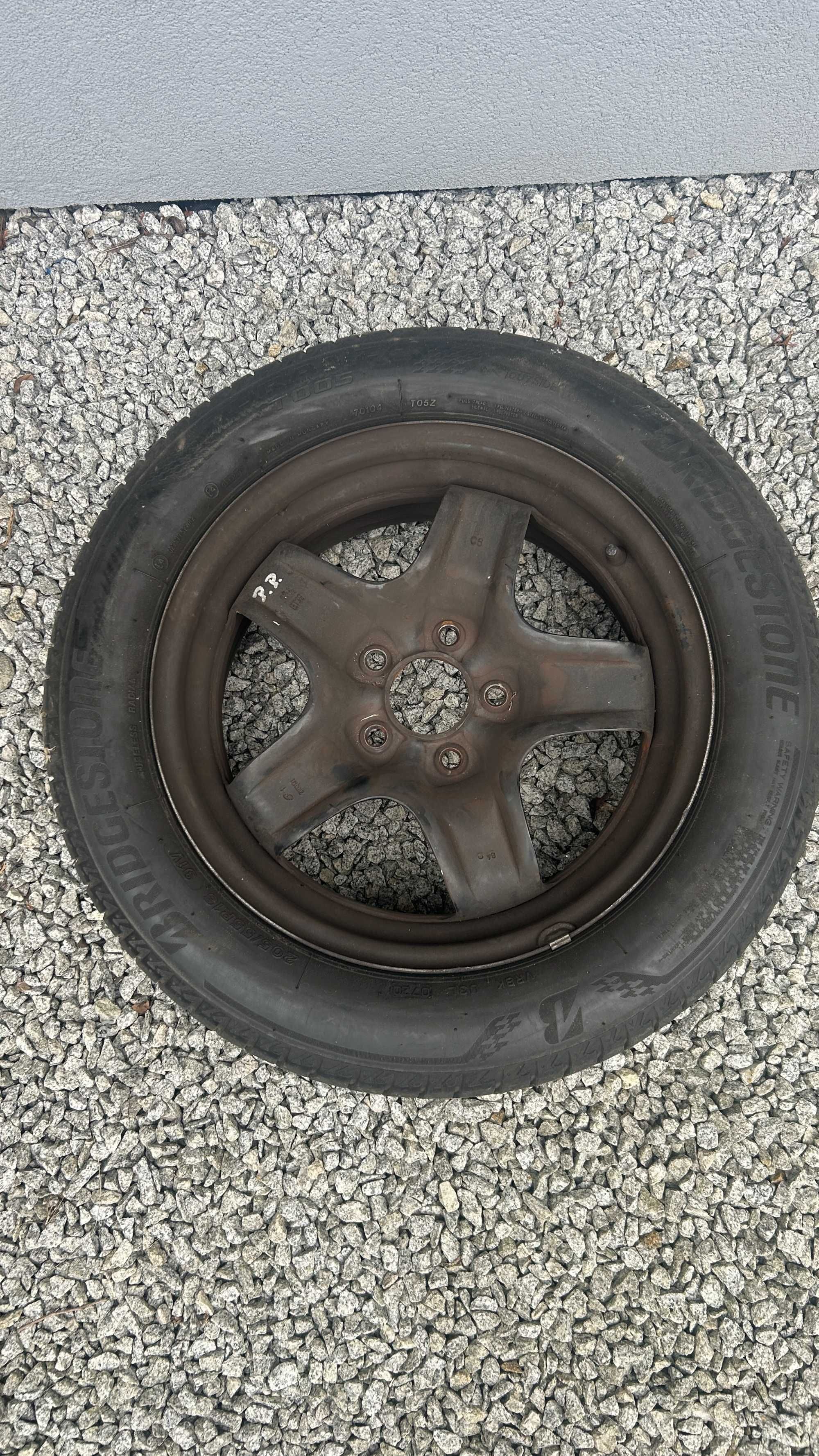 Komplet kół zimowych Bridgestone 205/55 R16 na felgach stalowych 5x110
