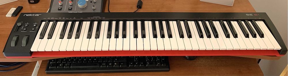 Teclado Controlador MIDI USB  Nektar SE61  61 Teclas